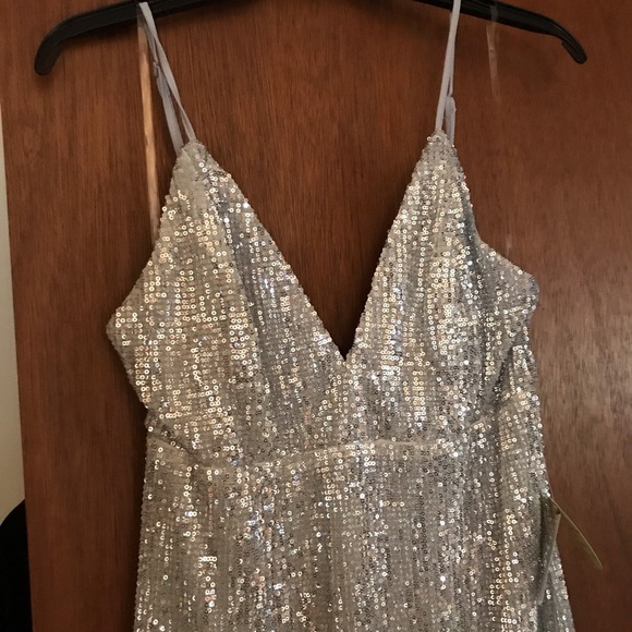 Silver Windsor specialty prom dress, size L - Picture 4 of 5